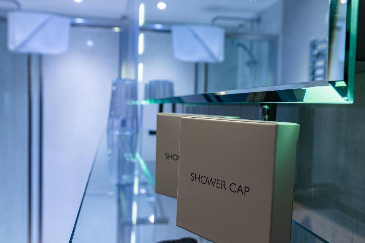Crossways Hotell Wells Exteriör bild Shower cap