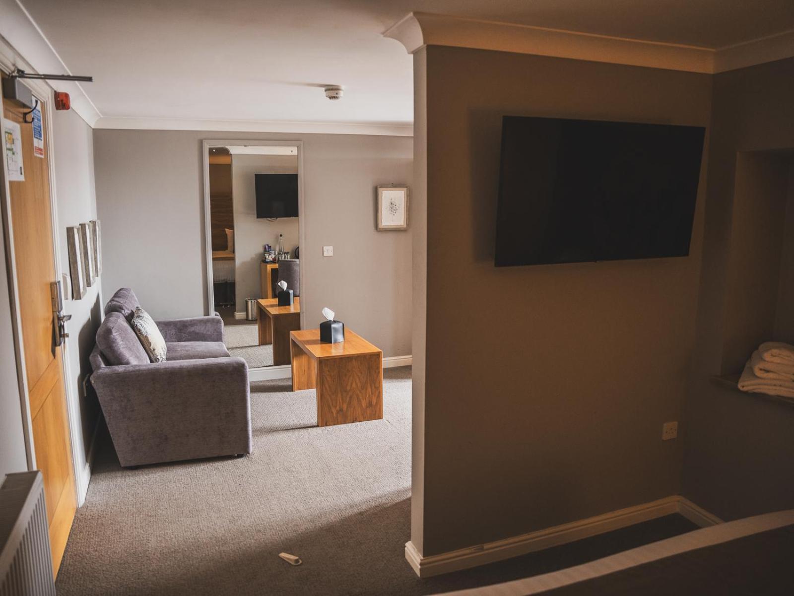 Crossways Hotell Wells Exteriör bild A suite at the hotel