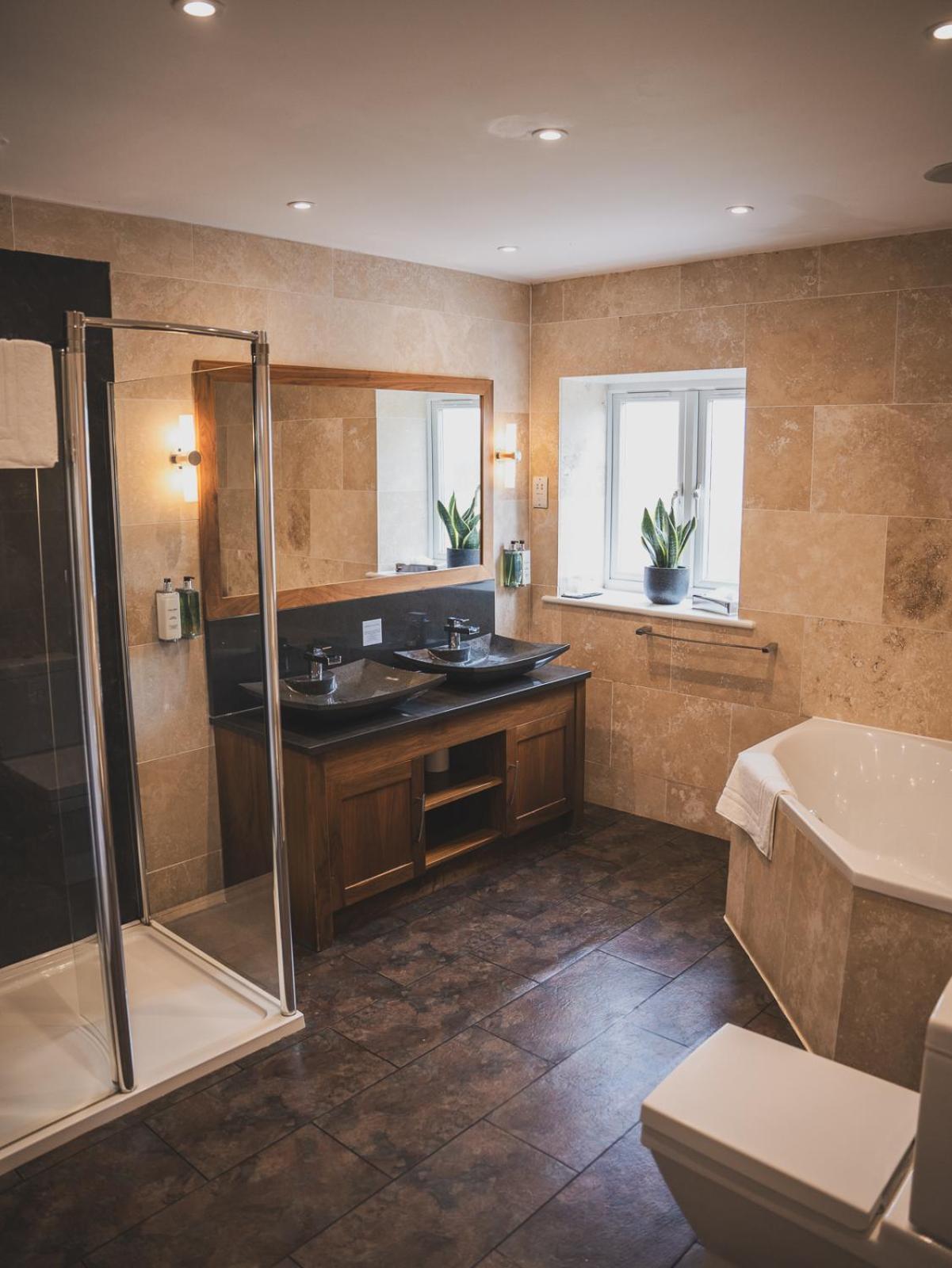 Crossways Hotell Wells Rum bild A bathroom in the UK